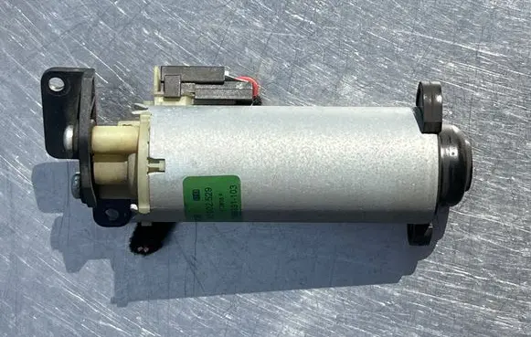 Volkswagen Phaeton Seat adjustment motor 0130002529 170605F 198391103
