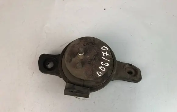 Subaru Outback Engine mount bracket