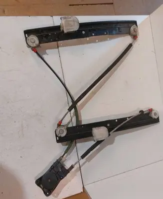 Ford Mondeo MK IV Front window lifting mechanism without motor