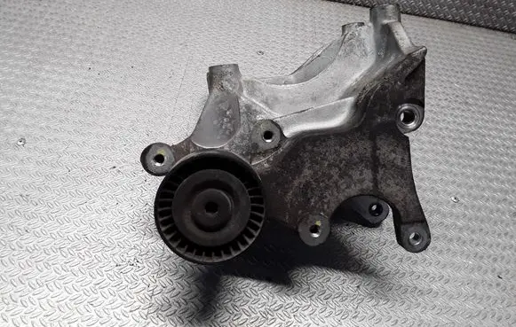 KIA Carens I Power steering pump mounting bracket 
