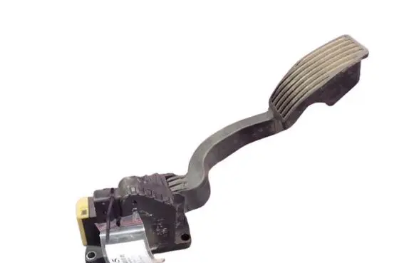 Opel Corsa D Accelerator throttle pedal 13305804