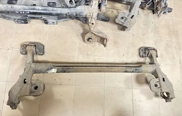 Opel Zafira C Rear subframe F145091745