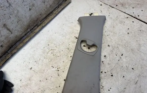 BMW 3 E90 E91 (B) pillar trim (top) 52107010