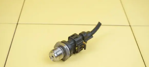 Fiat 500L Fuel pressure sensor 028100616 199B5000