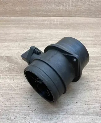 Volkswagen Golf V Mass air flow meter 0281002461