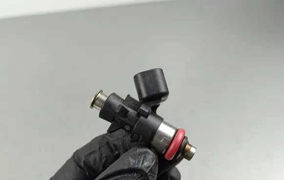 Jeep Grand Cherokee WL Fuel injector 05281