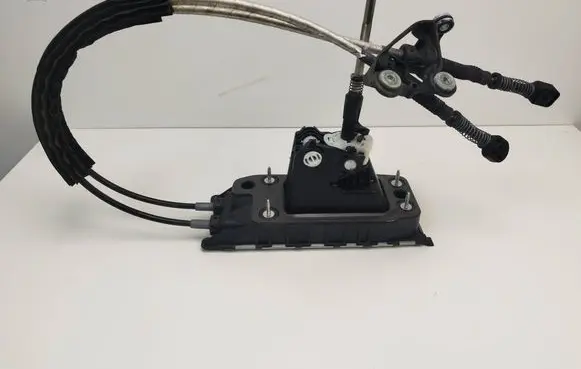 Volkswagen Tiguan Gear shifter/selector 5QA711049C