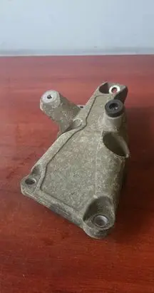 BMW 1 E81 E87 Engine mounting bracket 6776529