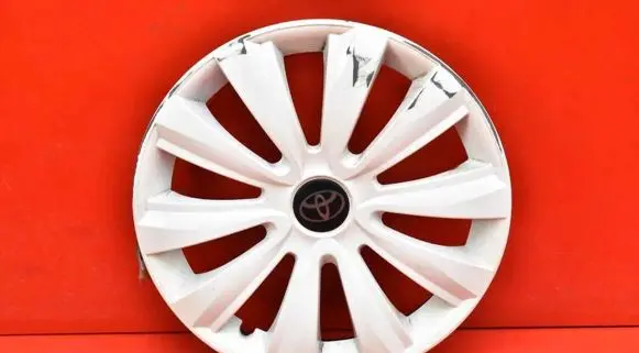 Toyota Yaris Verso R17 wheel hub/cap/trim 