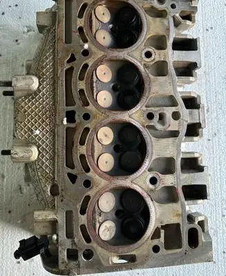 Volkswagen Tiguan Engine head 04E103404J