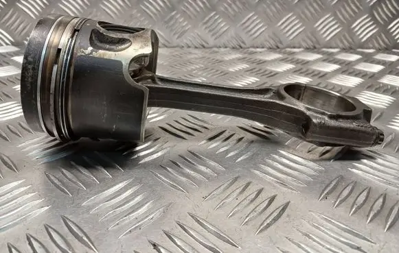 Volkswagen PASSAT B6 Piston with connecting rod 19R0 038G