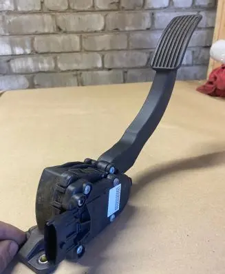 Chevrolet Epica Accelerator throttle pedal 96408078