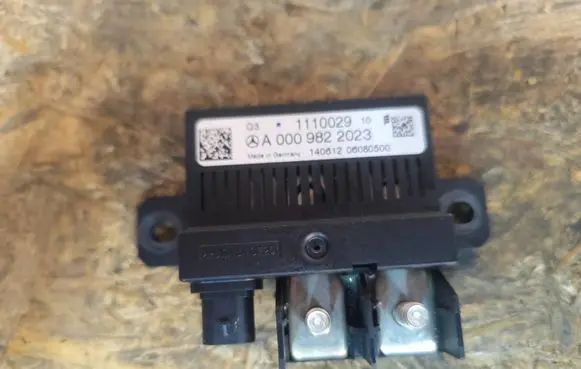 Mercedes-Benz ML W166 Charging relay A0009822023 1110029 14061206080500