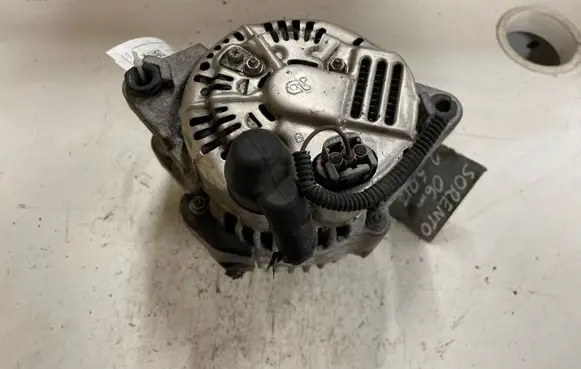 KIA Sorento Generator/alternator 373004A300 021319212