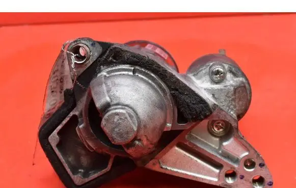 Nissan Pulsar Starter motor 233004979R