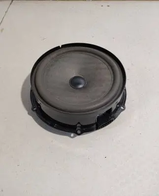 Volkswagen Tiguan Front door speaker 5N0035454