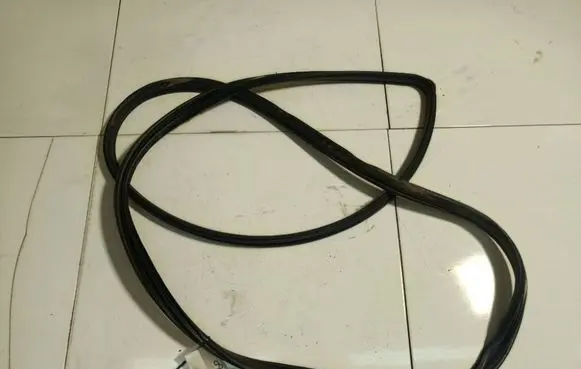 Mazda 2 Rubber seal front coupe door 