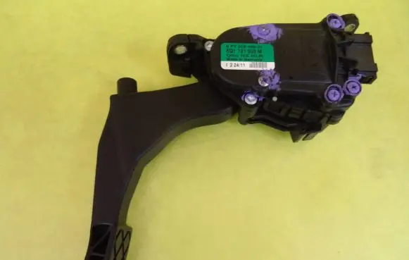 Skoda Roomster (5J) Accelerator throttle pedal 6Q1721503M