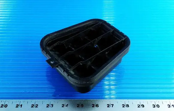 Audi A4 S4 B7 8E 8H Quarter panel pressure vent 4B0819181B