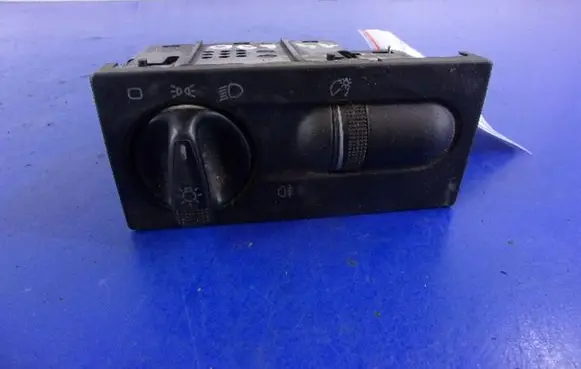 Volkswagen Golf III Other devices 1H6941531A