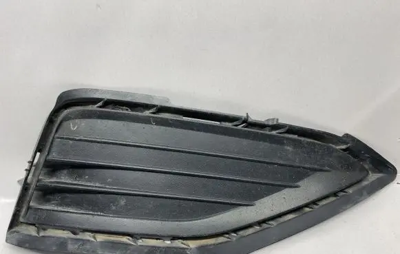 Volkswagen Jetta VII Front grill 17A853666