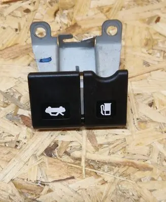 Nissan Qashqai Fuel tank opening switch 