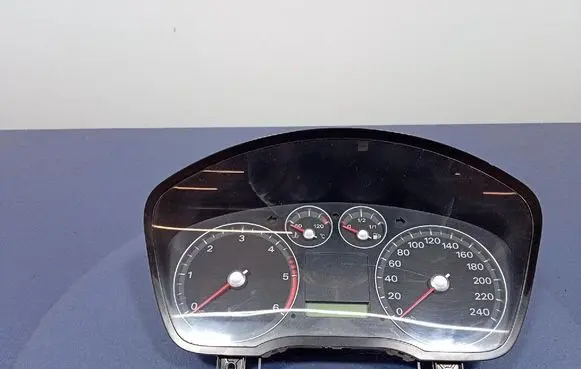 Ford Focus C-MAX Speedometer (instrument cluster) 3M5F10841B