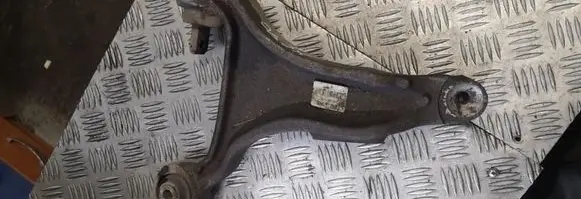 Volvo XC70 Front lower control arm/wishbone p30635232