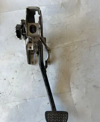 Toyota Prius (NHW20) Brake pedal 8951047010 7F0430