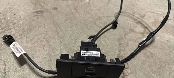 Ford Mondeo MK V USB socket connector GC3T14F014AA
