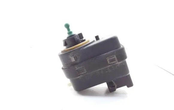 Headlight level adjustment motor