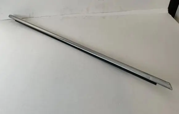 Renault Megane III Door glass trim 808205726R