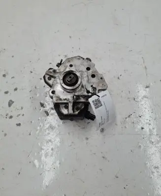 Volvo S60 Fuel injection high pressure pump 8642777