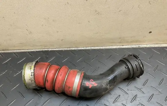 BMW X5 E70 Intercooler hose/pipe 7583716