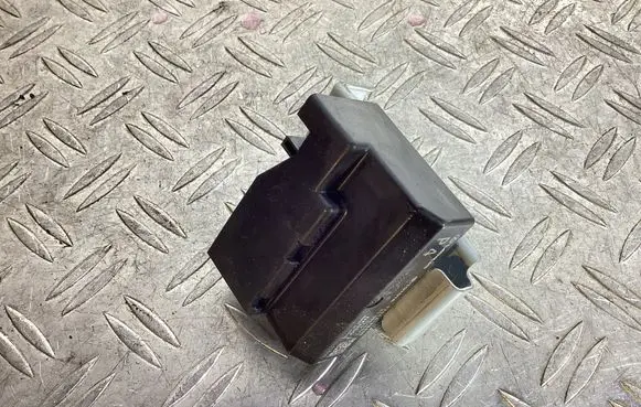 Lexus NX Current control relay 8264448030 0618005272