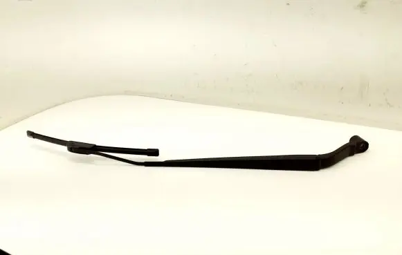 Nissan X-Trail T32 Front wiper blade arm U8459