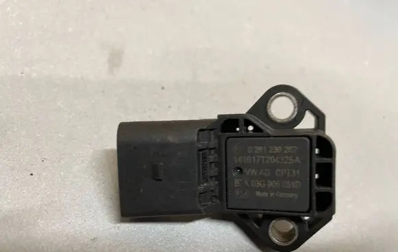 Volkswagen Touran II Air pressure sensor 03G906051D