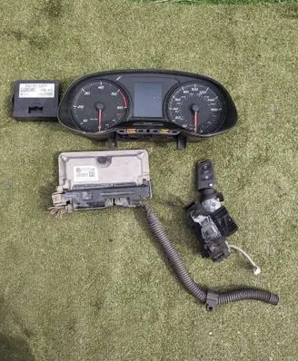 Seat Ibiza IV (6J,6P) Engine ECU kit and lock set 03C906024BK 5F0920961K 5Q0907530P