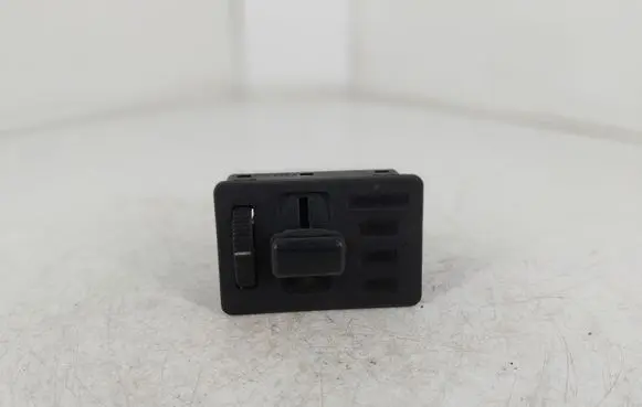 BMW 5 E28 Fog light switch 1369841