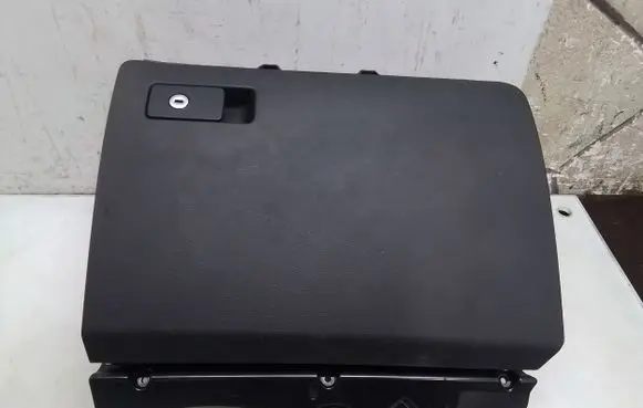 Volkswagen PASSAT B6 Glove box 3C1857101