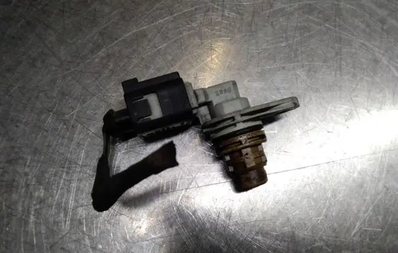 Volkswagen Golf V Camshaft position sensor 030907601D