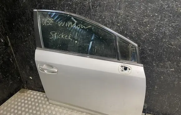 Toyota Avensis T270 Front door 