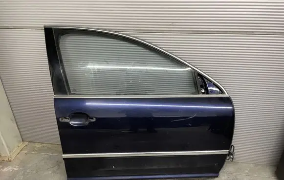 Volkswagen Phaeton Front door