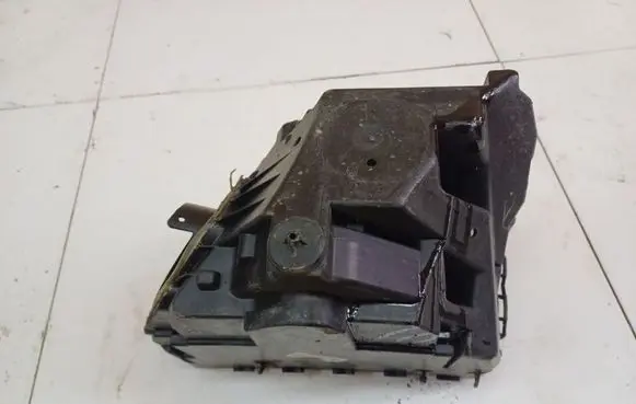 Mercedes-Benz CLS C219 Fuse box cover 2115400324
