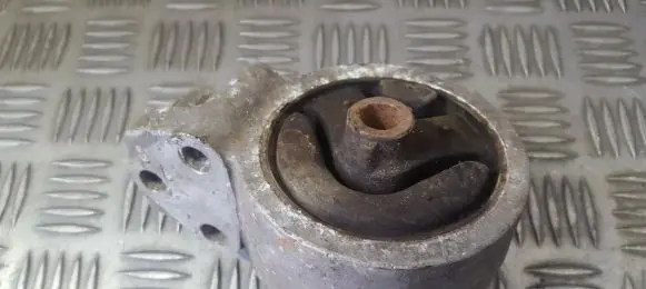 Volvo S40, V40 Engine mount bracket 3318030