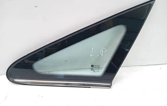 Opel Zafira B Front door vent window glass four-door 