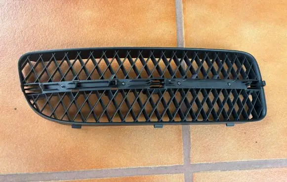 Skoda Octavia Mk1 (1U) Front bumper lower grill 1U0853684 1U0853636