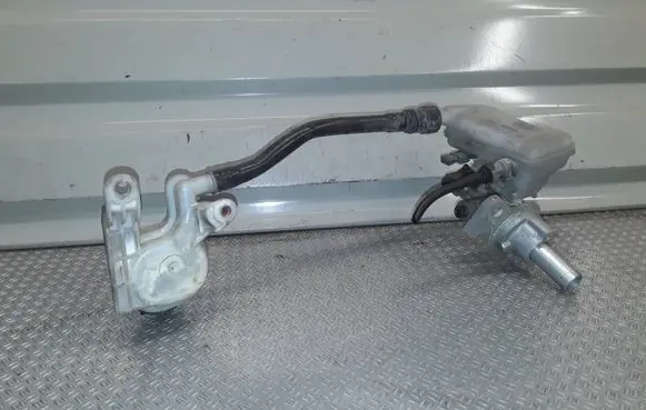 Master brake cylinder