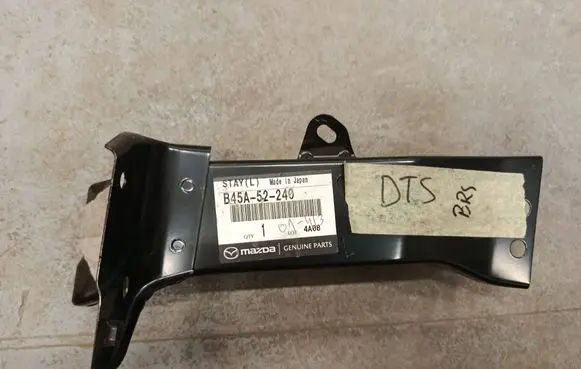 Mazda 3 III Fender mounting bracket B45A52240