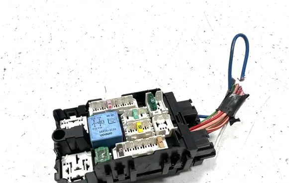 Peugeot 508 Fuse module 9665490680 9638182880